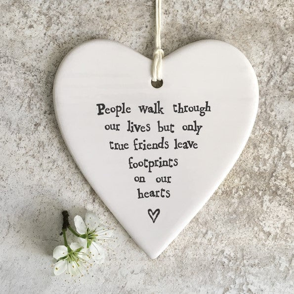 Porcelain round heart-People walk